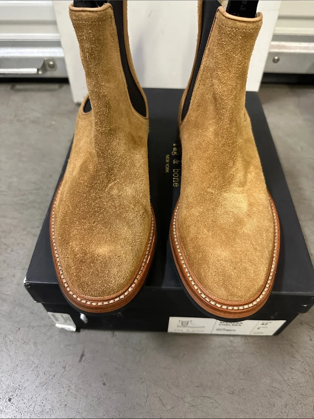 rag & bone Spencer Chukka Chelsea Boots in Nutmeg Suede